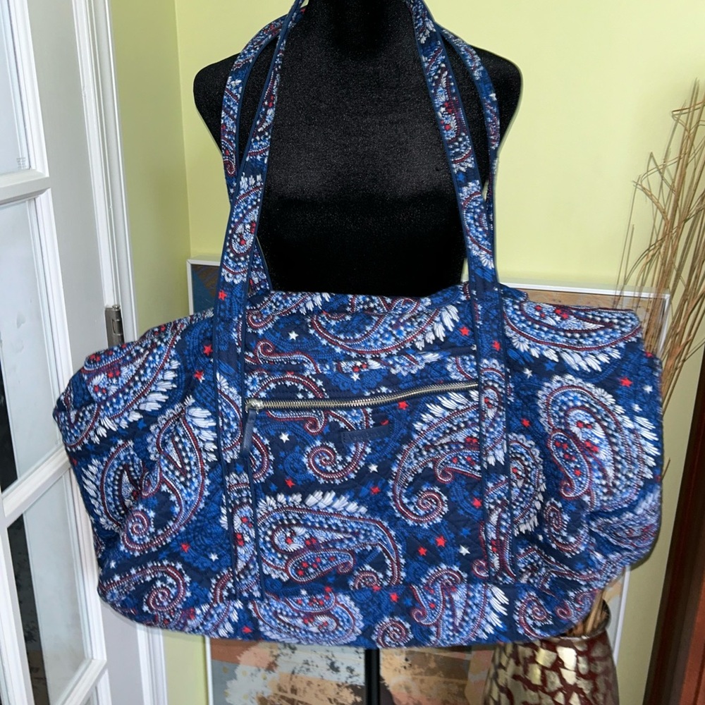 Large Vera Bradley Quilted Tote. Gorgeous Red, White And Blue Paisley Print!